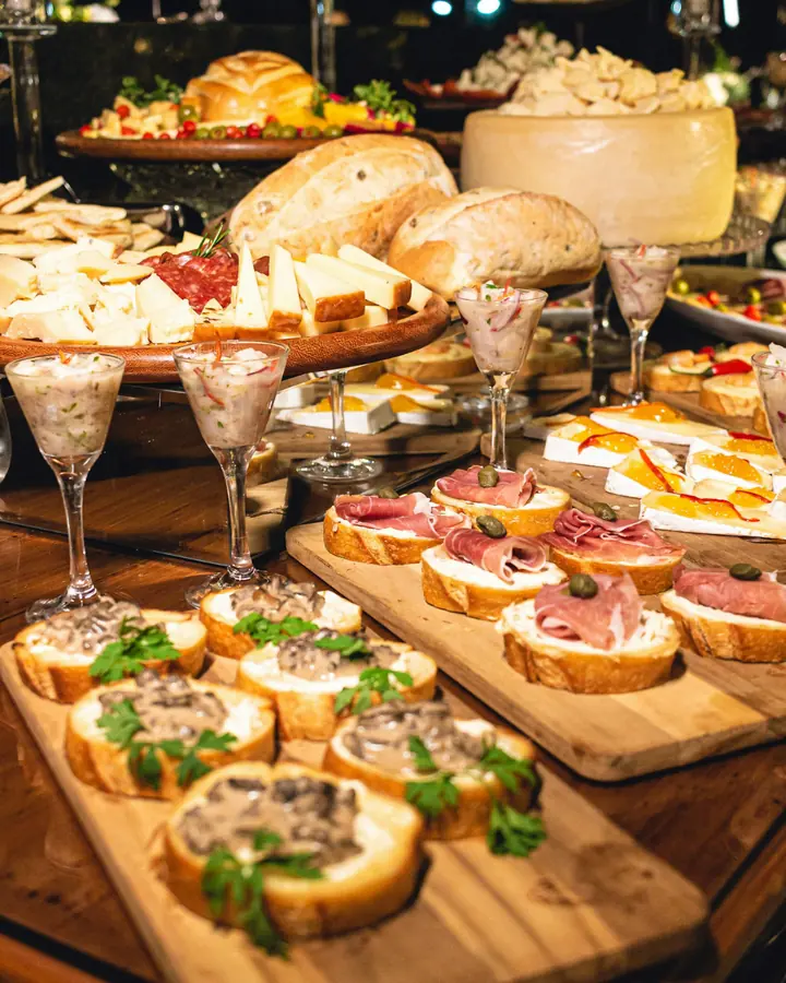 Buffet de bruschettas et fromages