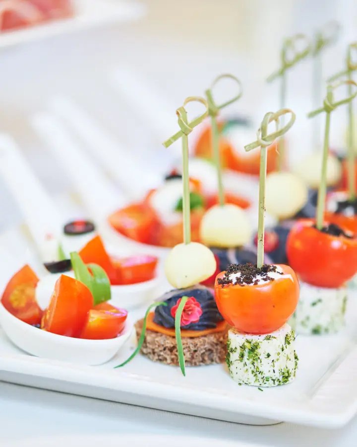 Piques tomate, mozzarella et chèvre