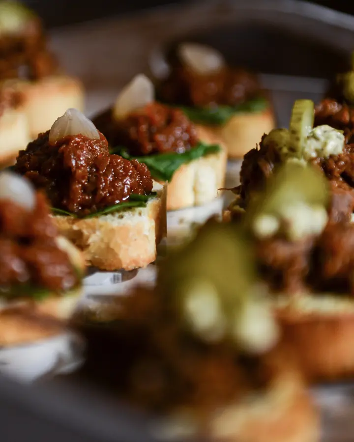 Bruschettas de bœuf confit
