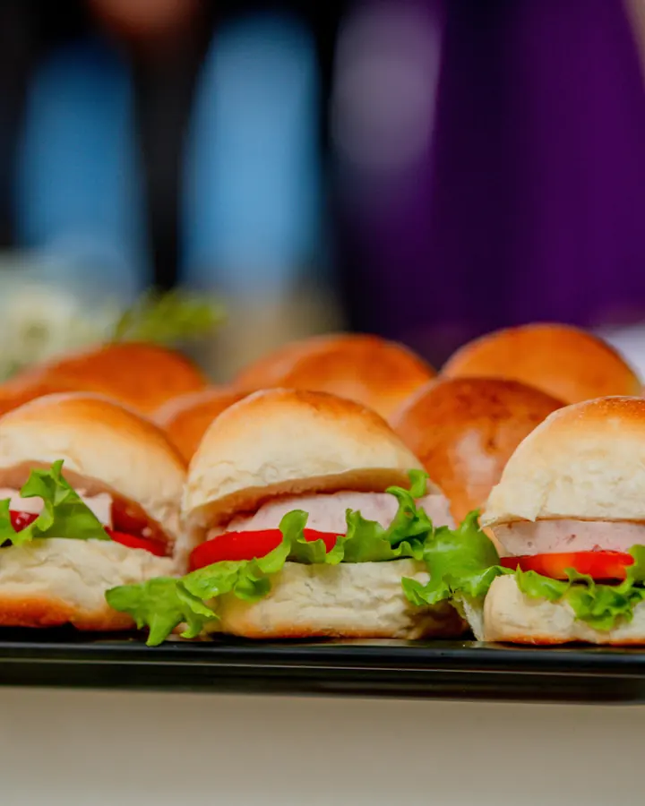 Mini-burgers garnis